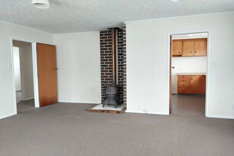 Photo of property in 10 Kingsbridge Place, Newlands, Wellington, 6037