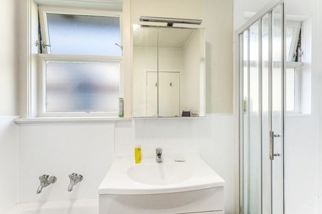 Photo of property in 25 Longcroft Terrace, Newlands, Wellington, 6037