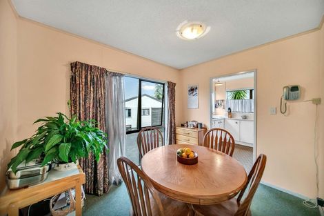 Photo of property in 2 Romilly Court, Papakura, 2110