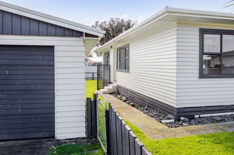 Photo of property in 3 Hickey Place, Opunake, 4616