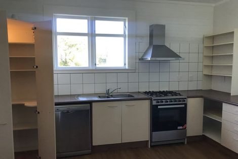 Photo of property in 94 Endeavour Street, Lyall Bay, Wellington, 6022