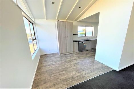 Photo of property in 19 Crompton Road, Massey, Auckland, 0614