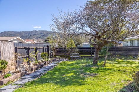 Photo of property in 6 Farrier Grove, Featherston, 5710