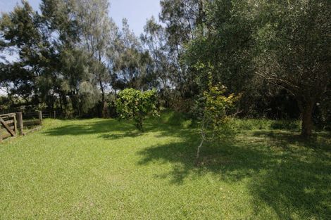 Photo of property in 14 Lyon Road, Waimauku, 0883