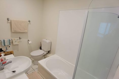 Photo of property in 1/30 John Jennings Drive, Oteha, Auckland, 0632