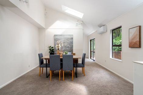 Photo of property in 16 Garden Road, Northland, Wellington, 6012