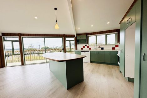 Photo of property in 1413 Whangaparaoa Road, Army Bay, Whangaparaoa, 0930