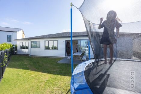 Photo of property in 54 Vinistra Road, Kumeu, 0810