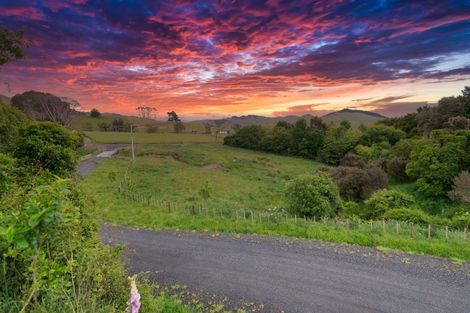 Photo of property in 13 Robertson Close, Manakau, 5583