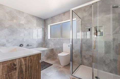 Photo of property in 5 Dawnhaven Drive, Te Atatu Peninsula, Auckland, 0610