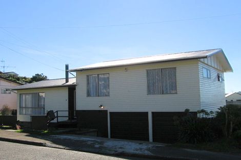 Photo of property in 18 Kahikatea Grove, Paparangi, Wellington, 6037