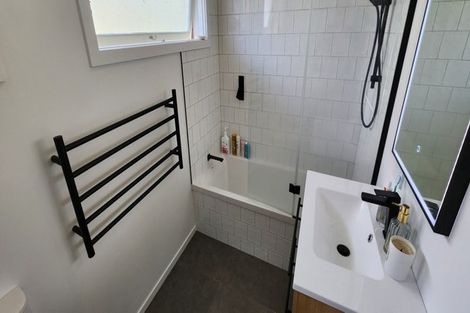 Photo of property in 10 Beaumont Crescent, Frankleigh Park, New Plymouth, 4310