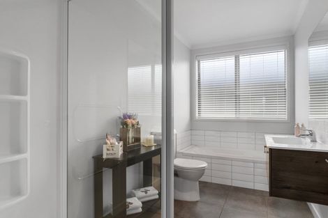 Photo of property in 2 Shannon Lane, Pyes Pa, Tauranga, 3112