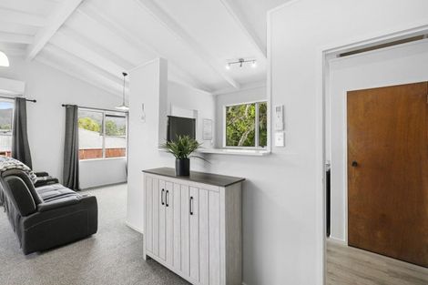 Photo of property in 7 Waipuna Grove, Stokes Valley, Lower Hutt, 5019