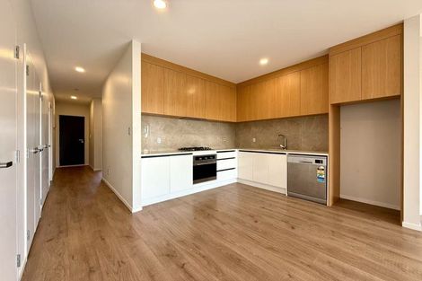 Photo of property in 35 Red Hills Road, Massey, Auckland, 0614