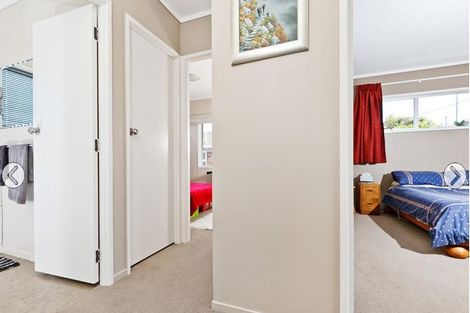 Photo of property in 1/240 Onewa Road, Birkenhead, Auckland, 0626