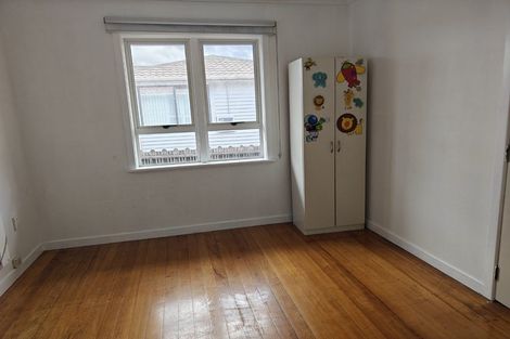 Photo of property in 94 Lincoln Road, Henderson, Auckland, 0610