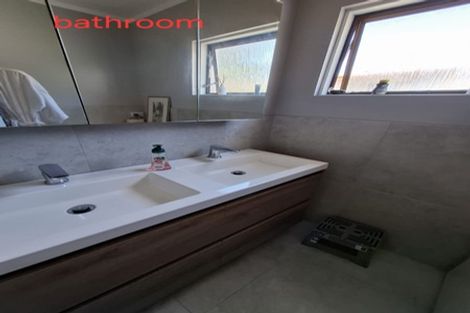 Photo of property in 1/64 Carlisle Road, Browns Bay, Auckland, 0630