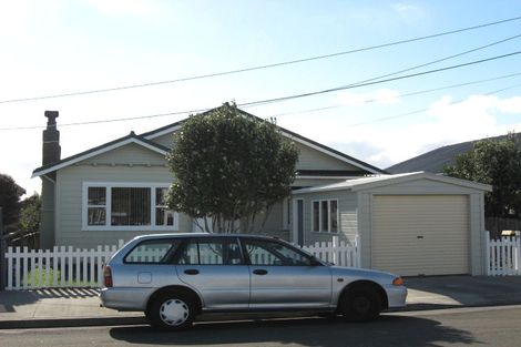 Photo of property in 97 Endeavour Street, Lyall Bay, Wellington, 6022