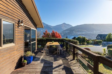 Photo of property in 9 Oregon Drive, Kelvin Heights, Queenstown, 9300