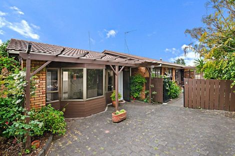 Photo of property in 5 Redmount Place, Red Hill, Papakura, 2110