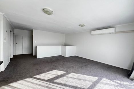 Photo of property in 2/3 Sovereign Place, Glenfield, Auckland, 0629
