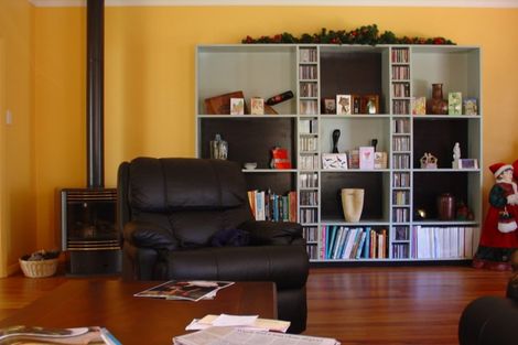 Photo of property in 32 Karu Crescent, Waikanae, 5036