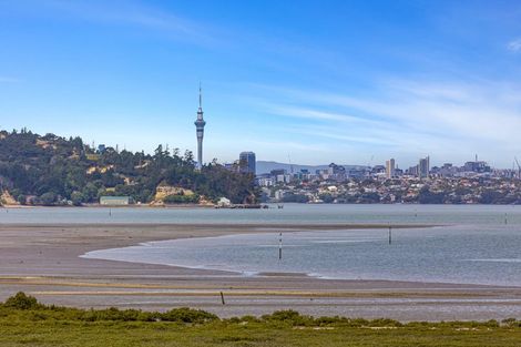 Photo of property in 25 Oakpark Place, West Harbour, Auckland, 0618