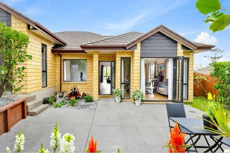Photo of property in 70 Kittiwake Drive, Schnapper Rock, Auckland, 0632