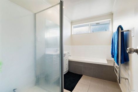 Photo of property in 27 The Track, Takanini, 2112