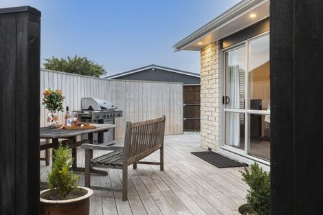 Photo of property in 28 Denniston Crescent, Redwood, Christchurch, 8051