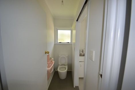 Photo of property in 27 Chivalry Road, Glenfield, Auckland, 0629