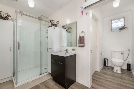 Photo of property in 176 Henderson Valley Road, Henderson, Auckland, 0612