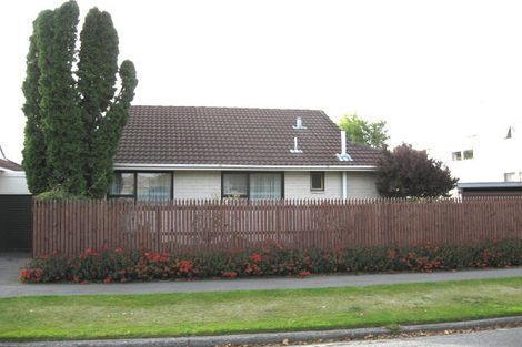 Photo of property in 2/10 Wadeley Road, Ilam, Christchurch, 8041