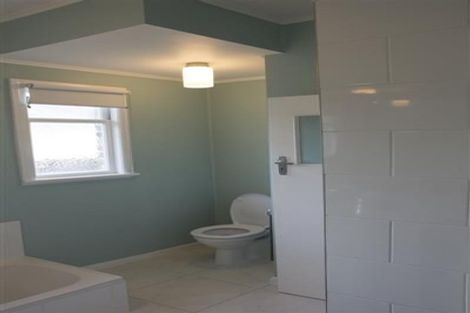 Photo of property in 32 Flanshaw Road, Te Atatu South, Auckland, 0610