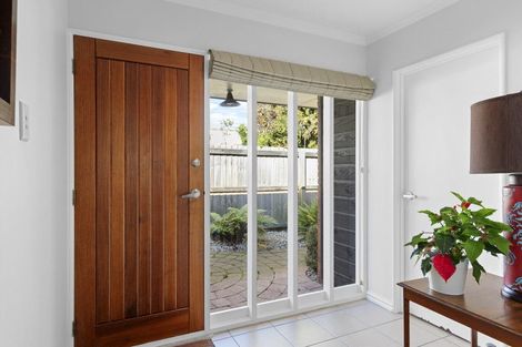 Photo of property in 2/84 Memorial Avenue, Ilam, Christchurch, 8053