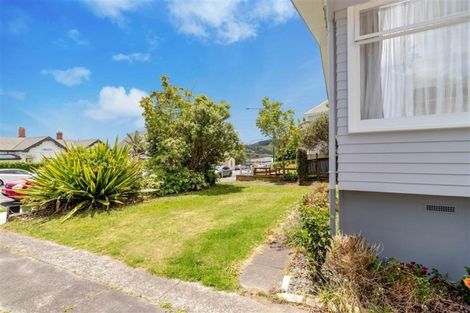 Photo of property in 71a Commercial Road, Helensville, 0800