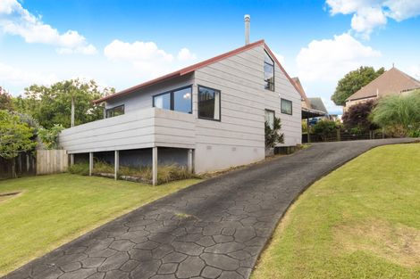 Photo of property in 16 Woodhouse Place, West Harbour, Auckland, 0618