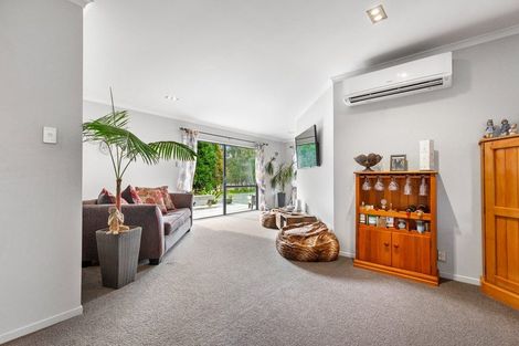 Photo of property in 124 Boord Crescent, Kumeu, 0891