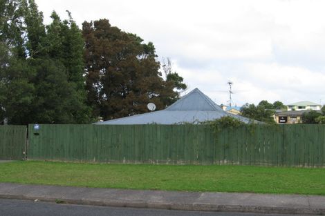 Photo of property in 71 Kemp Road, Massey, Auckland, 0614