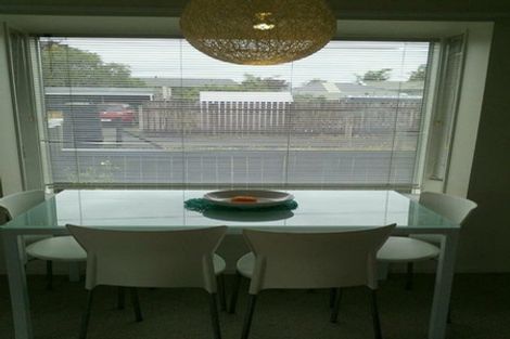 Photo of property in 28 Rewarewa Road, Te Atatu Peninsula, Auckland, 0610