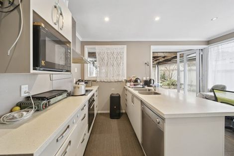 Photo of property in 4 Grande Vue Road, Papatoetoe, Auckland, 2025