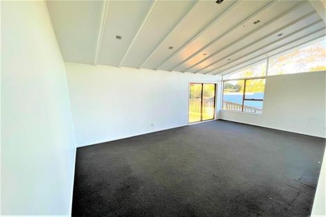 Photo of property in 19 Crompton Road, Massey, Auckland, 0614
