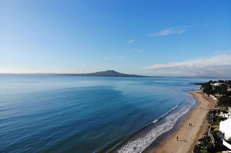 Photo of property in 1/60 Milford Road, Milford, Auckland, 0620