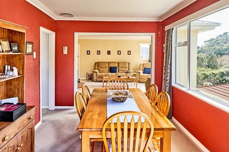 Photo of property in 5 Mahoe Street, Tawa, Wellington, 5028