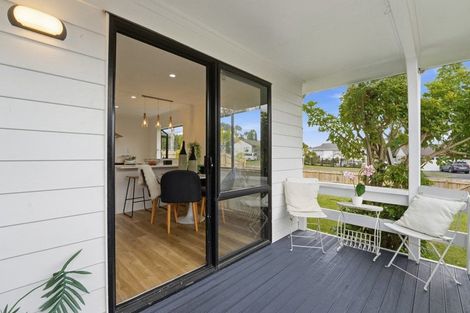 Photo of property in 2/68 Meadowood Drive, Unsworth Heights, Auckland, 0632