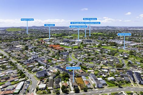 Photo of property in 729 Massey Road, Mangere, Auckland, 2022