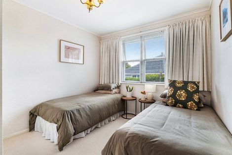 Photo of property in 18 Selwyn Crescent, Forrest Hill, Auckland, 0620