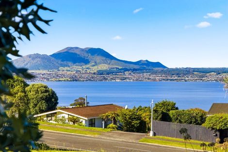 Photo of property in 100 Wakeman Road, Acacia Bay, Taupo, 3330
