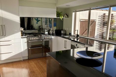 Photo of property in 2/71 Balmain Road, Birkenhead, Auckland, 0626